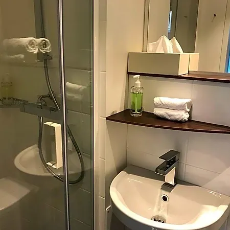 Rust Oda ve Kahvaltı 4*